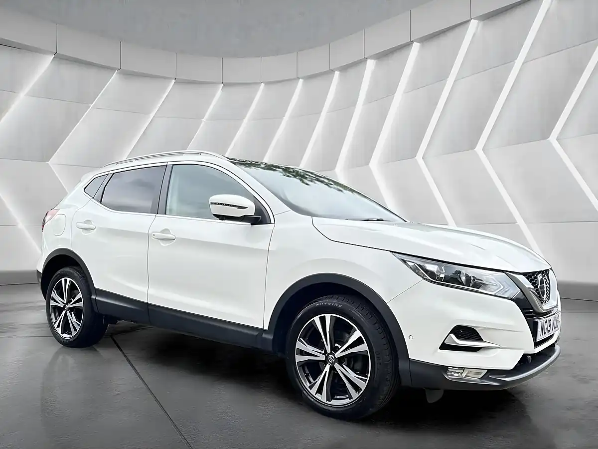 Used 2019 Nissan Qashqai N-Connecta White - Interior and Exterior details 3