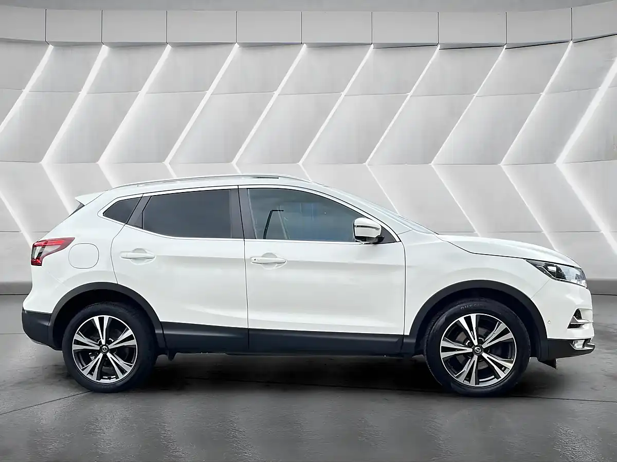 Used 2019 Nissan Qashqai N-Connecta White - Interior and Exterior details 4