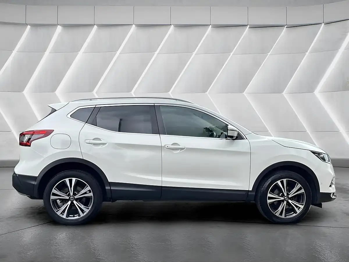 Used 2019 Nissan Qashqai N-Connecta White - Interior and Exterior details 5