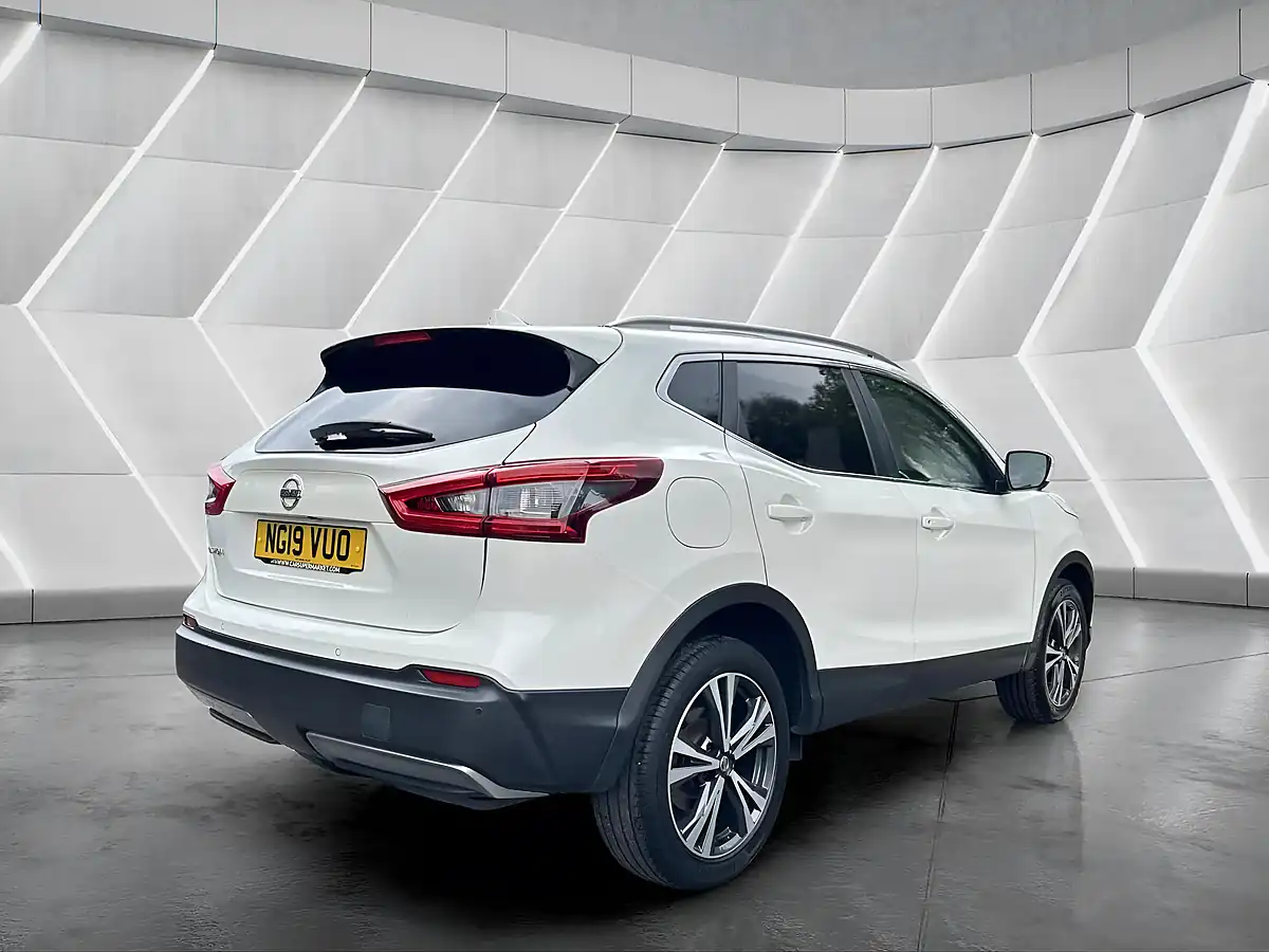 Used 2019 Nissan Qashqai N-Connecta White - Interior and Exterior details 7