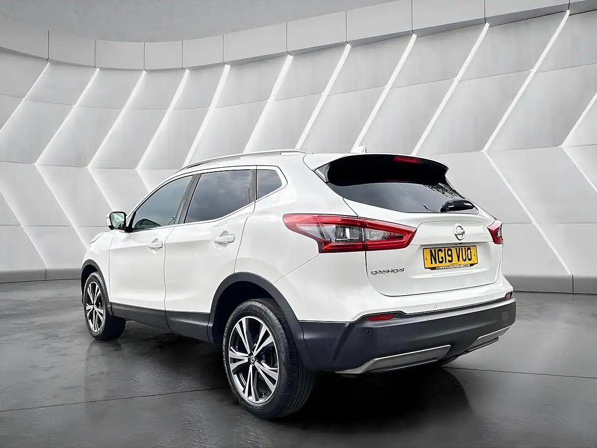 Used 2019 Nissan Qashqai N-Connecta White - Interior and Exterior details 9