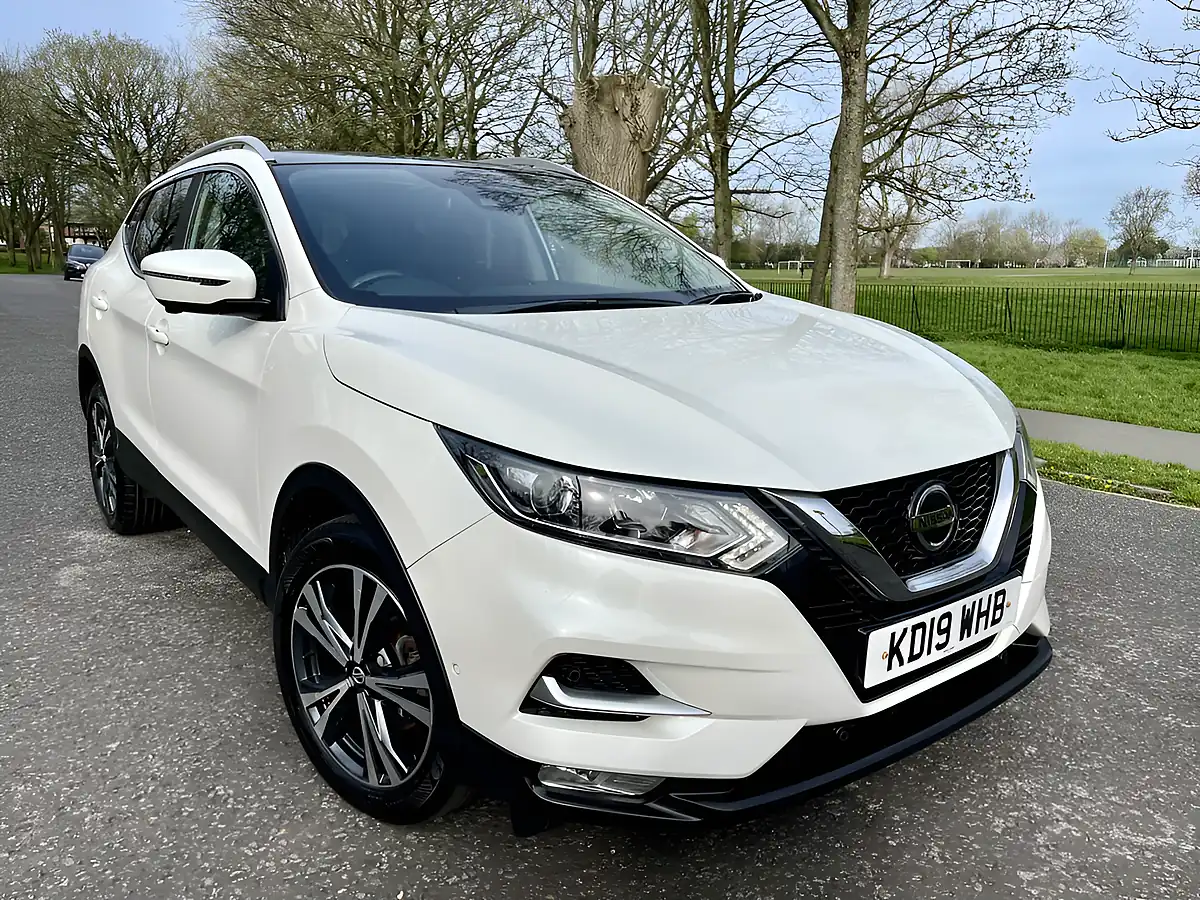 Used 2019 Nissan Qashqai N-Connecta White - Front View