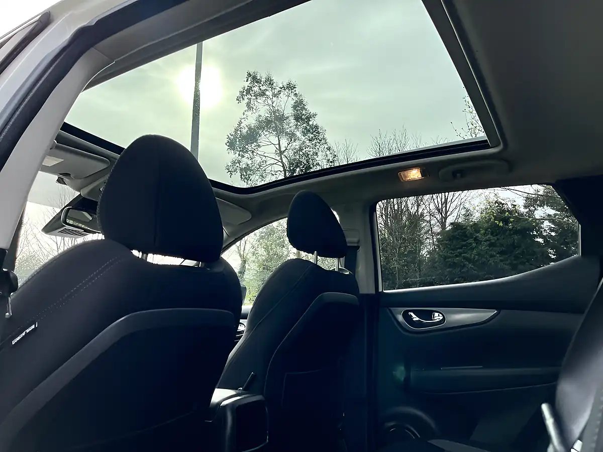 Used 2019 Nissan Qashqai N-Connecta White - Interior and Exterior details 10