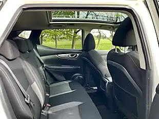 Used 2019 Nissan Qashqai N-Connecta White - Interior and Exterior details 11