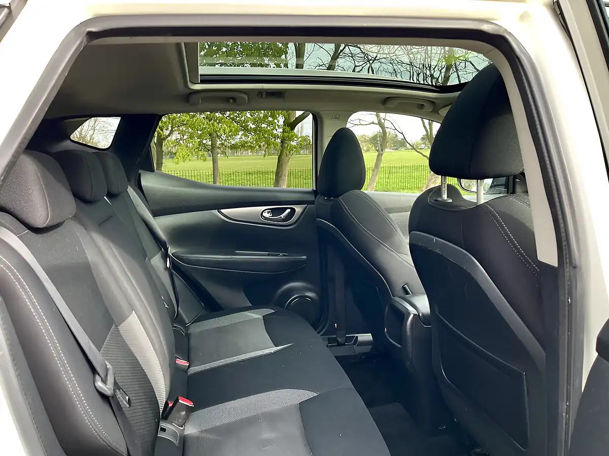 Used 2019 Nissan Qashqai N-Connecta White - Interior and Exterior details 11