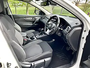 Used 2019 Nissan Qashqai N-Connecta White - Interior and Exterior details 12