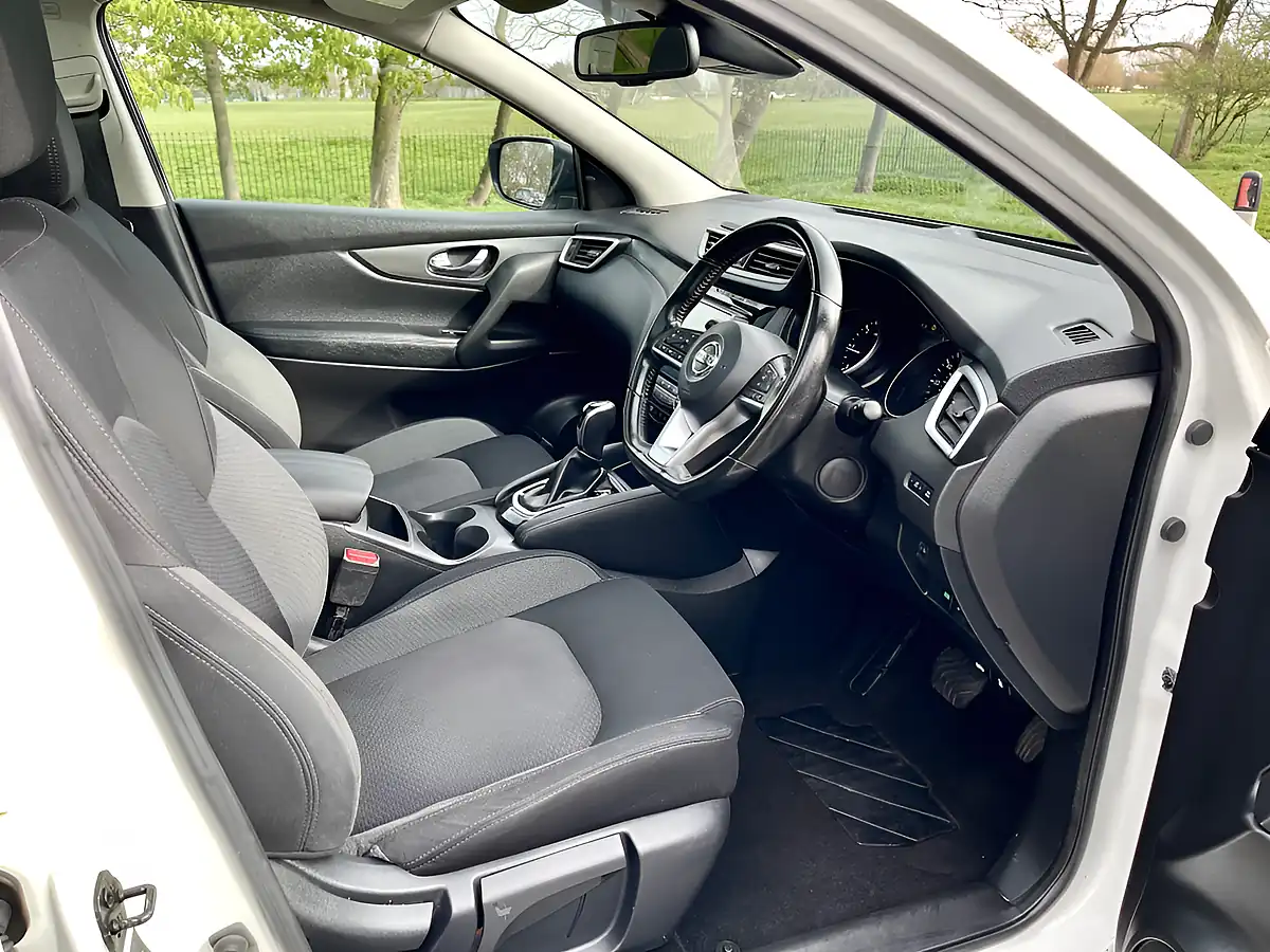 Used 2019 Nissan Qashqai N-Connecta White - Interior and Exterior details 12