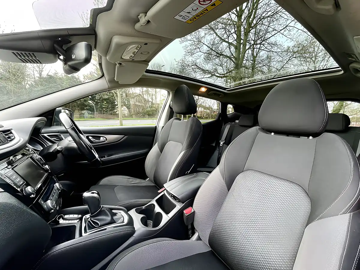 Used 2019 Nissan Qashqai N-Connecta White - Interior and Exterior details 13