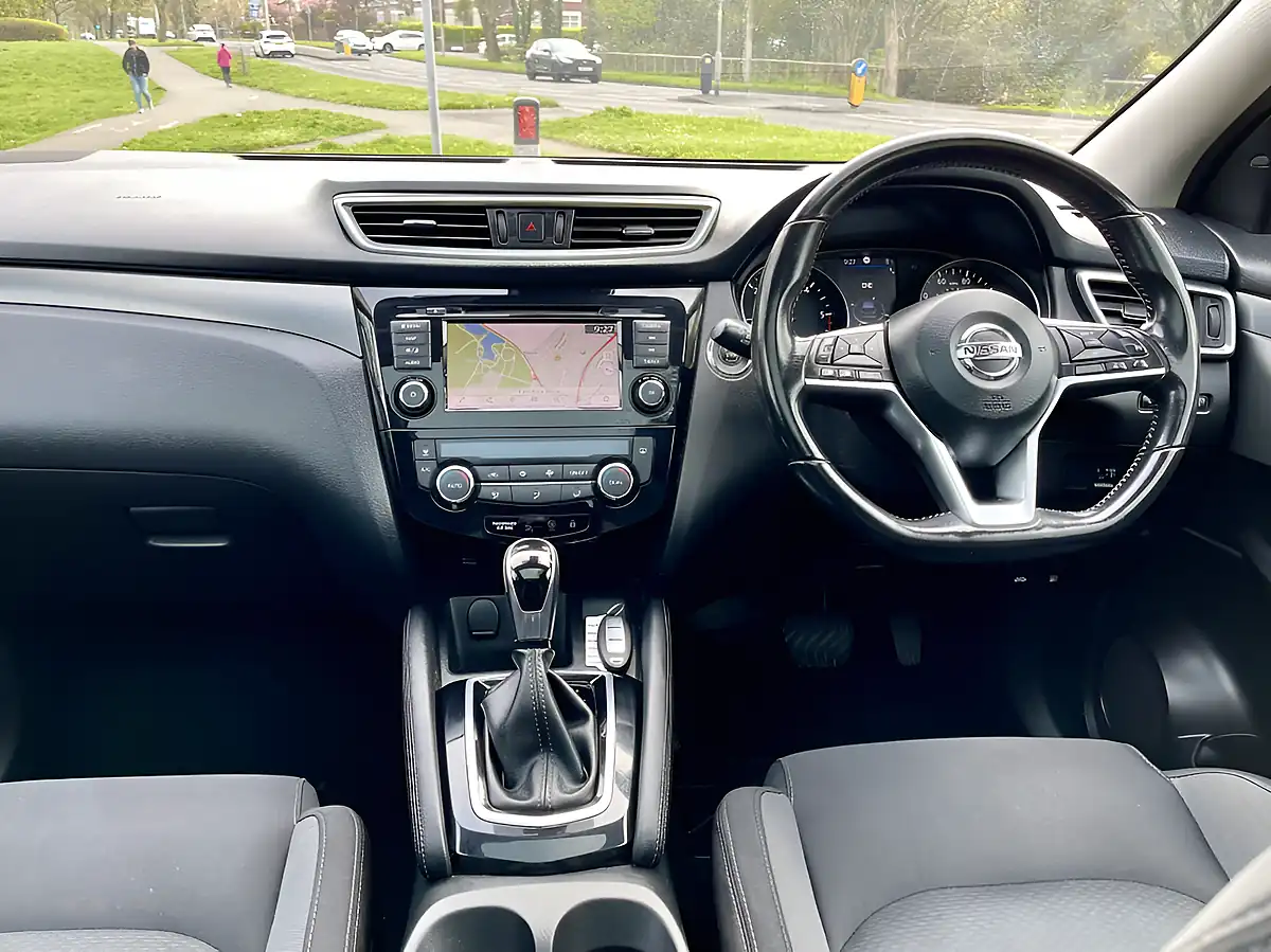 Used 2019 Nissan Qashqai N-Connecta White - Interior and Exterior details 14