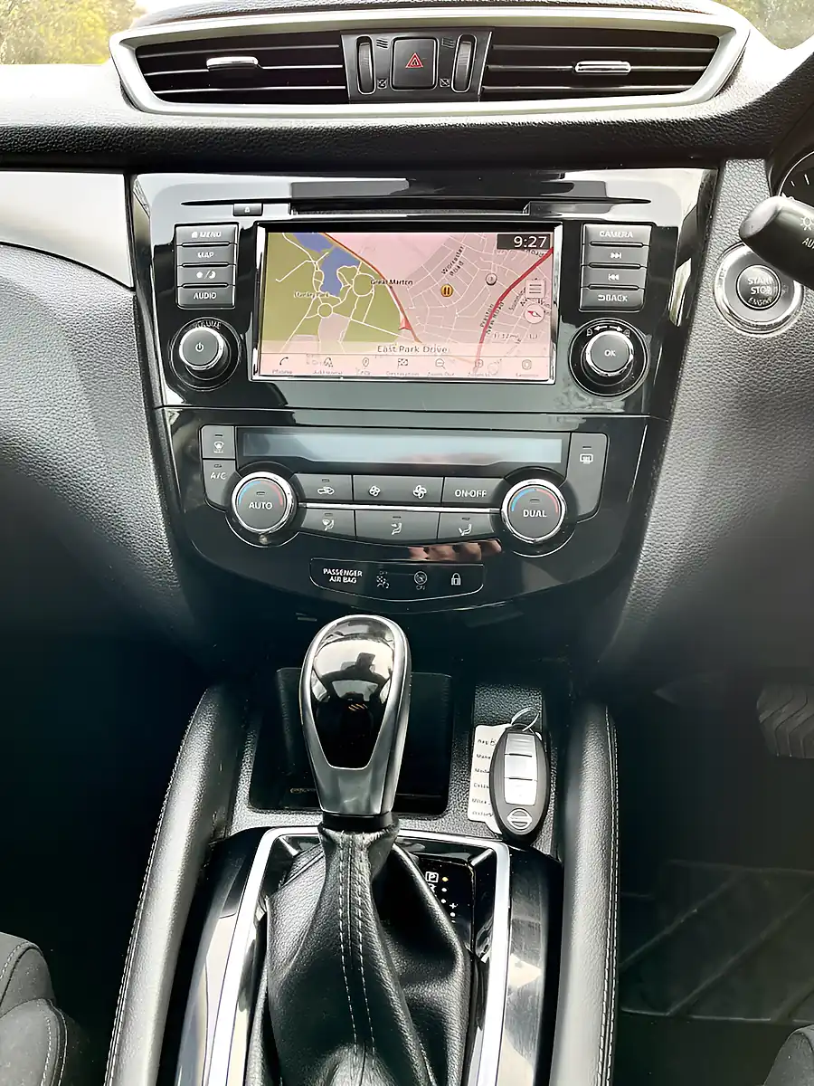 Used 2019 Nissan Qashqai N-Connecta White - Interior and Exterior details 16