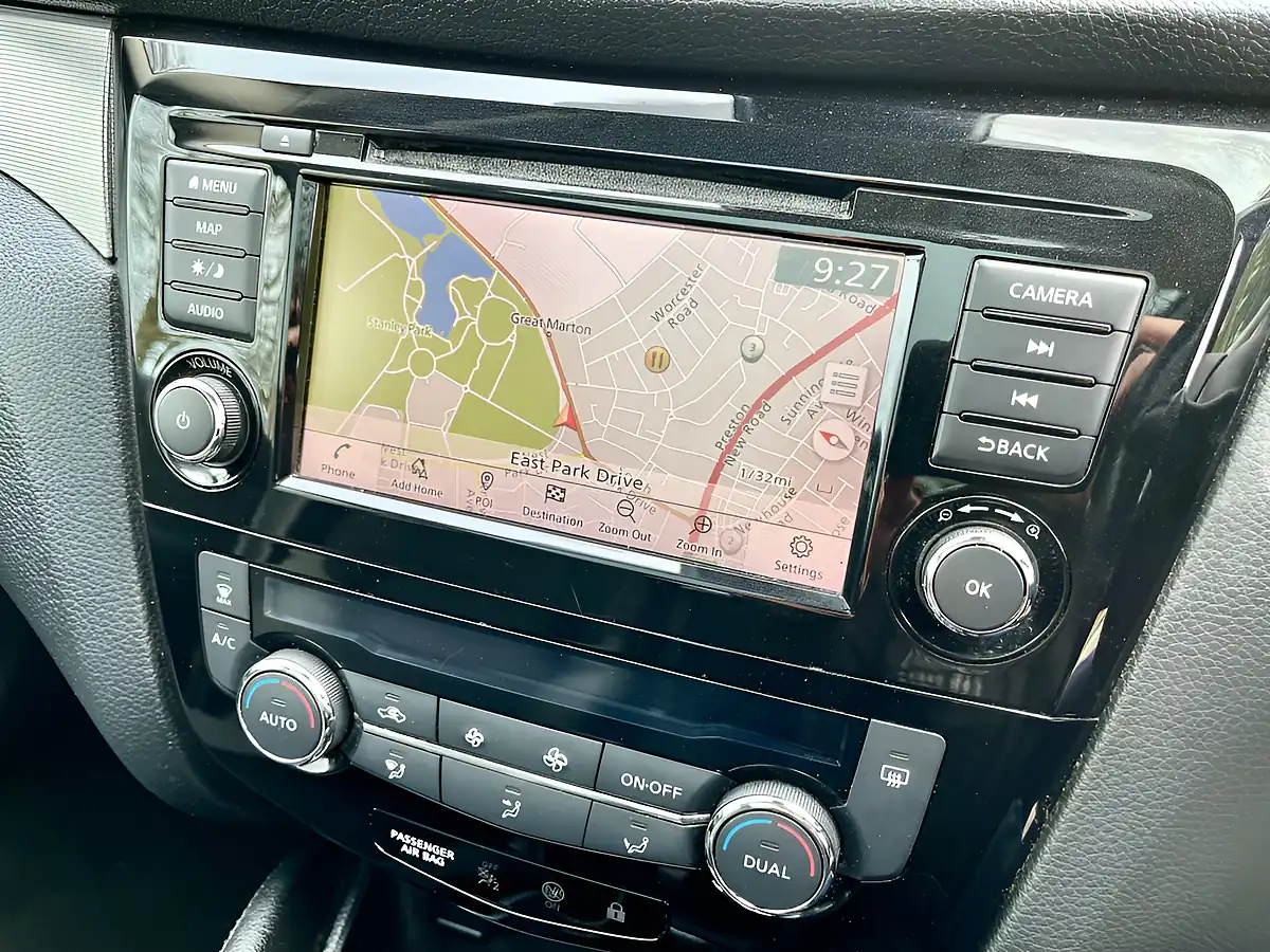 Used 2019 Nissan Qashqai N-Connecta White - Interior and Exterior details 19