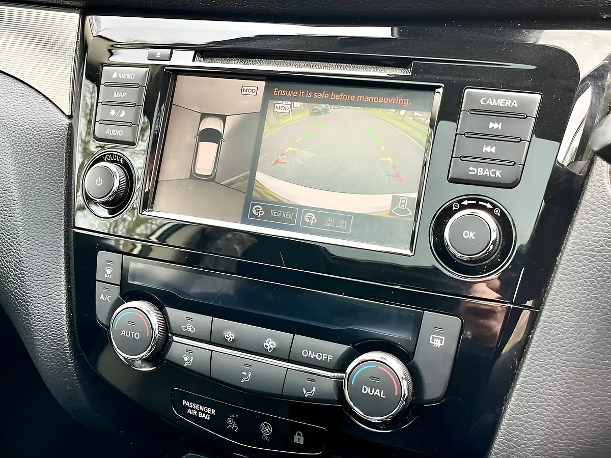Used 2019 Nissan Qashqai N-Connecta White - Interior and Exterior details 20