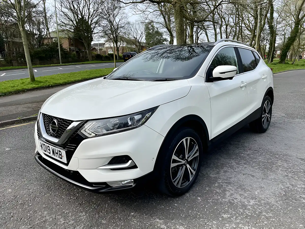 Used 2019 Nissan Qashqai N-Connecta White - Interior and Exterior details 3