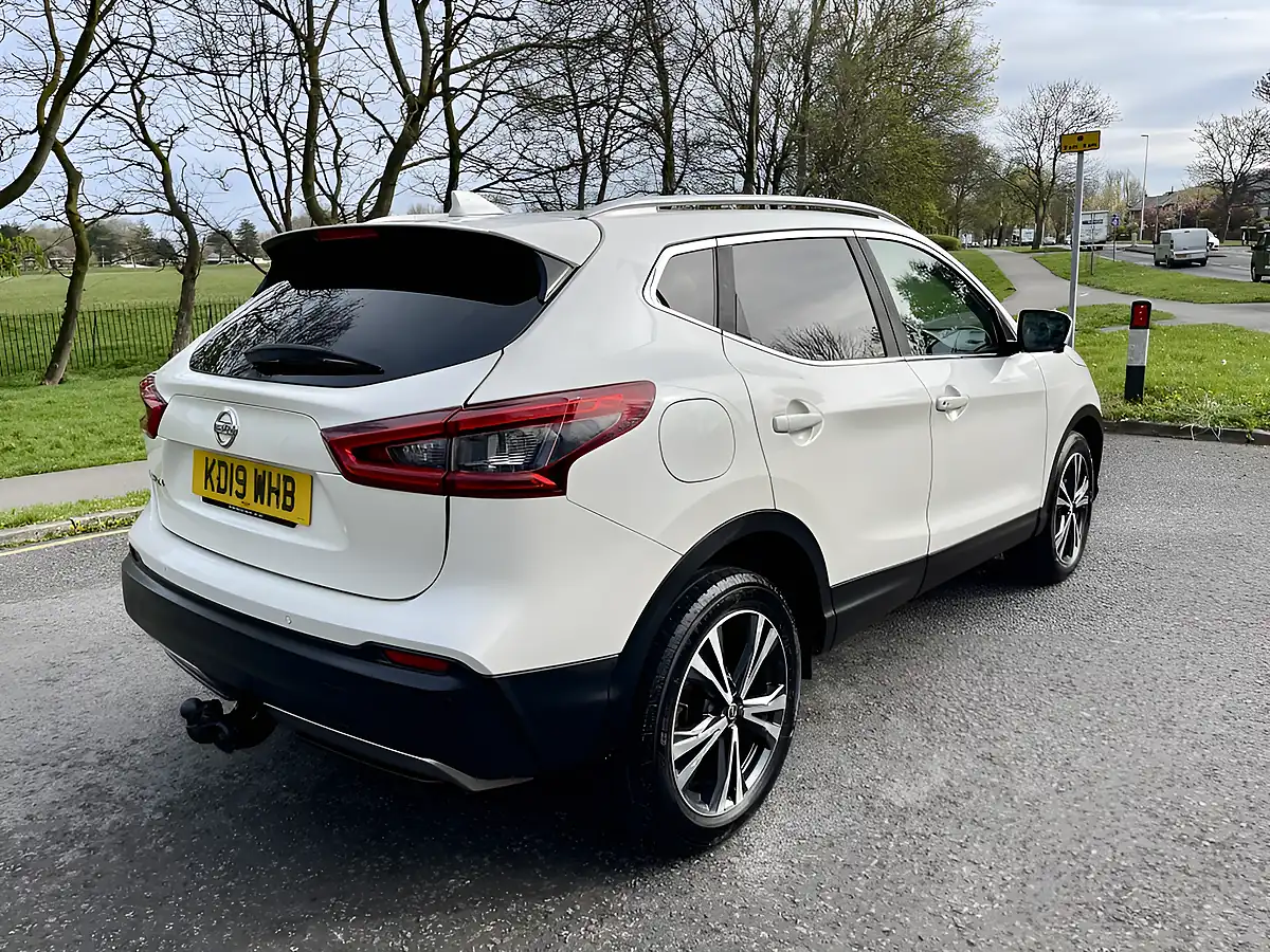 Used 2019 Nissan Qashqai N-Connecta White - Interior and Exterior details 5