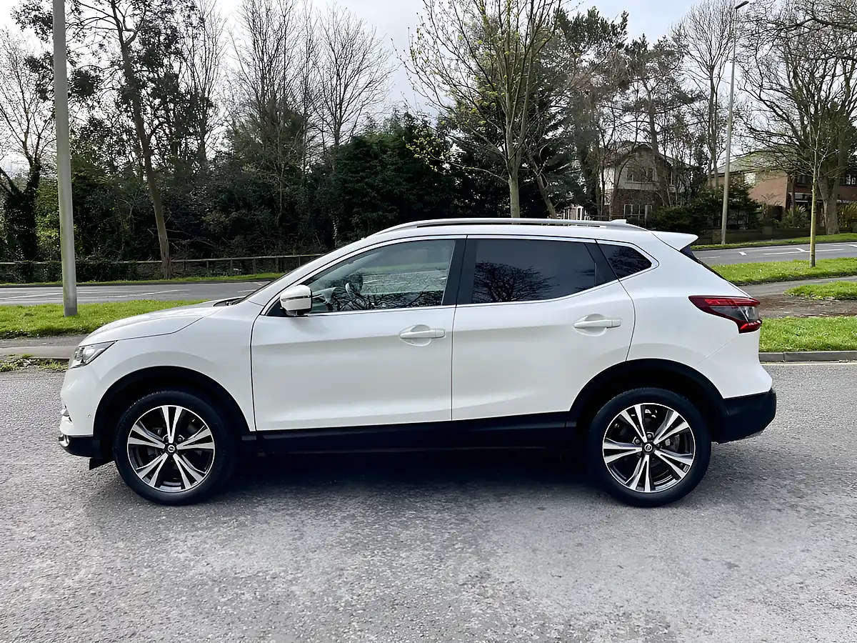 Used 2019 Nissan Qashqai N-Connecta White - Interior and Exterior details 7