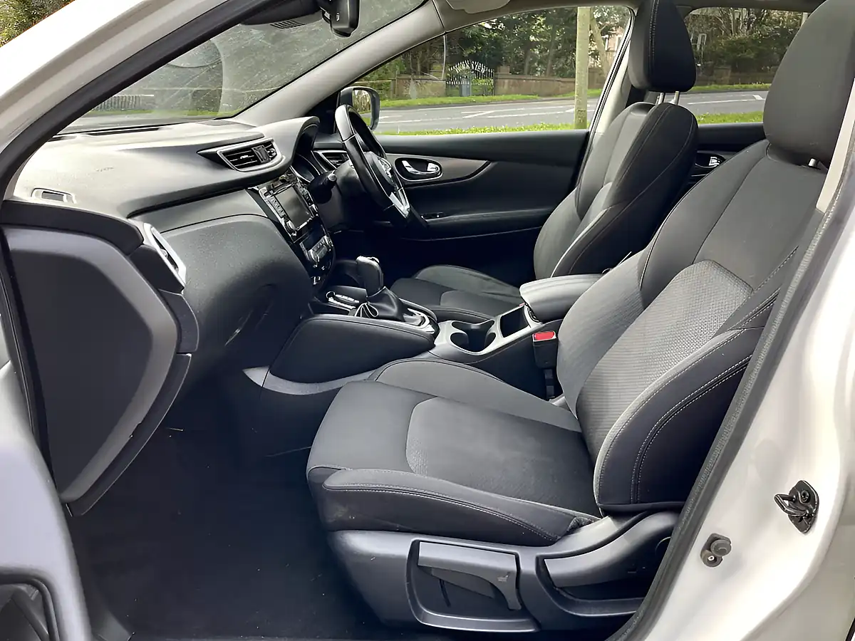 Used 2019 Nissan Qashqai N-Connecta White - Interior and Exterior details 9