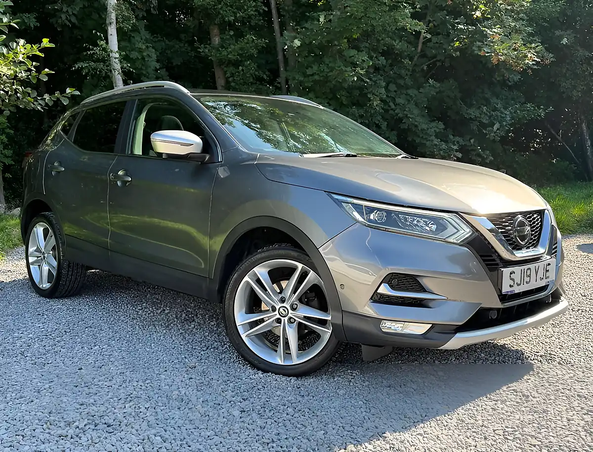 Used 2019 Nissan Qashqai N-Motion Gun Metallic - Front View