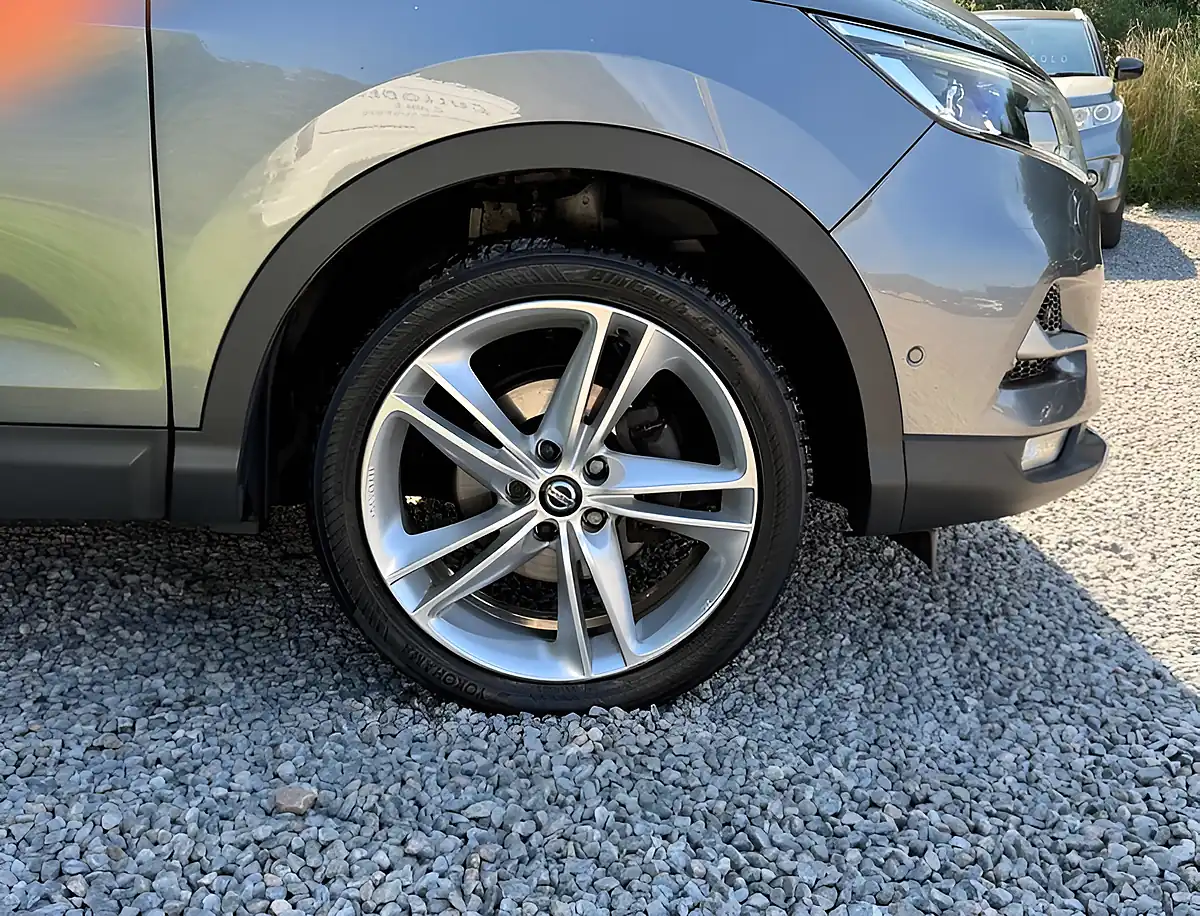 Used 2019 Nissan Qashqai N-Motion Gun Metallic - Interior and Exterior details 10