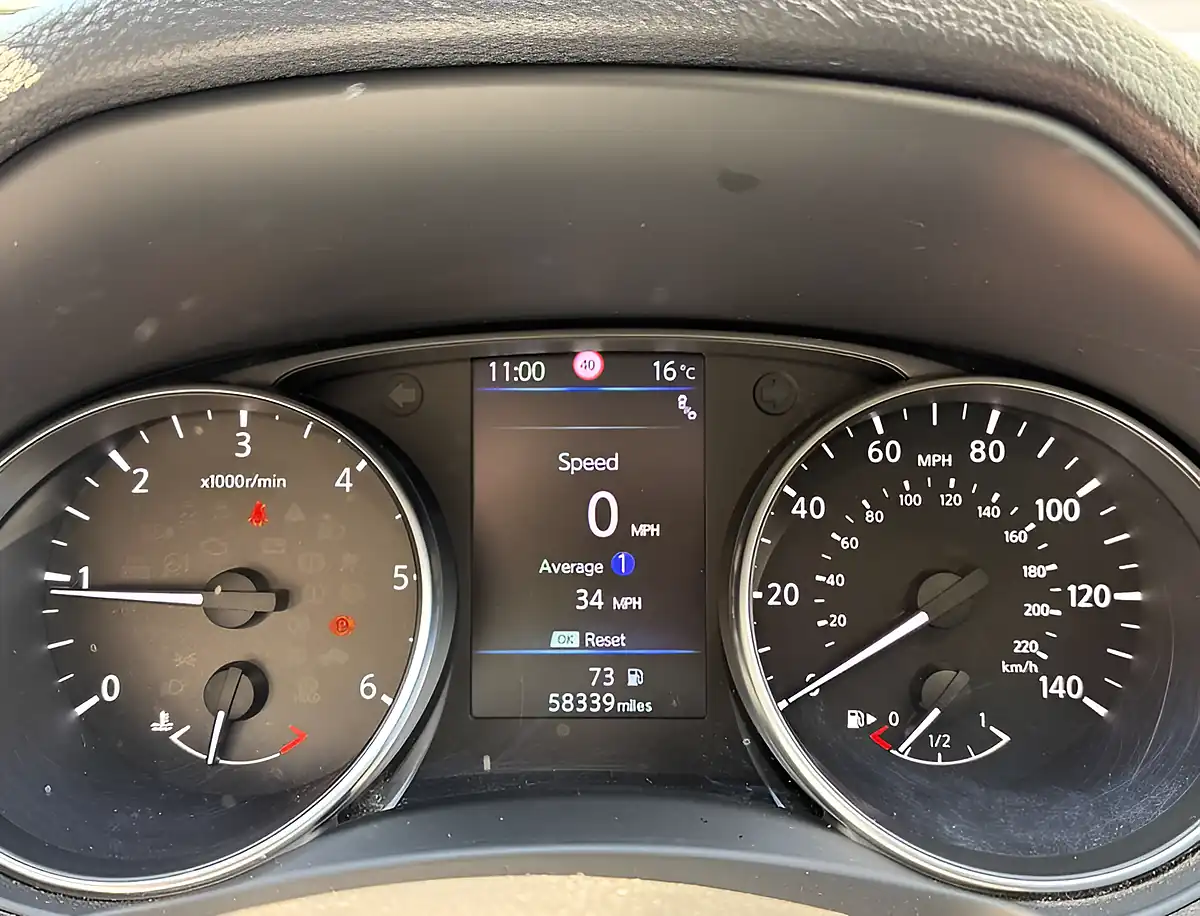 Used 2019 Nissan Qashqai N-Motion Gun Metallic - Interior and Exterior details 12
