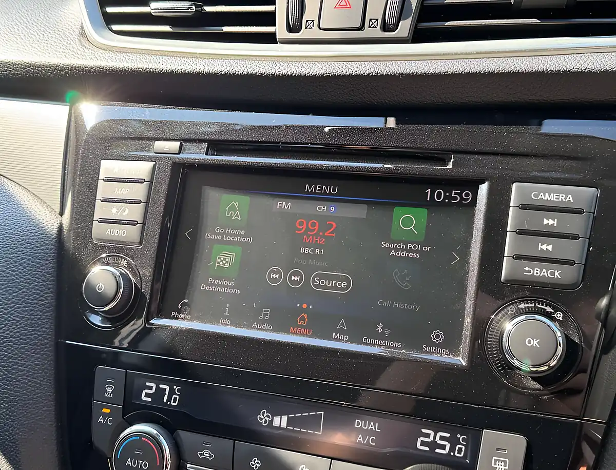 Used 2019 Nissan Qashqai N-Motion Gun Metallic - Interior and Exterior details 13