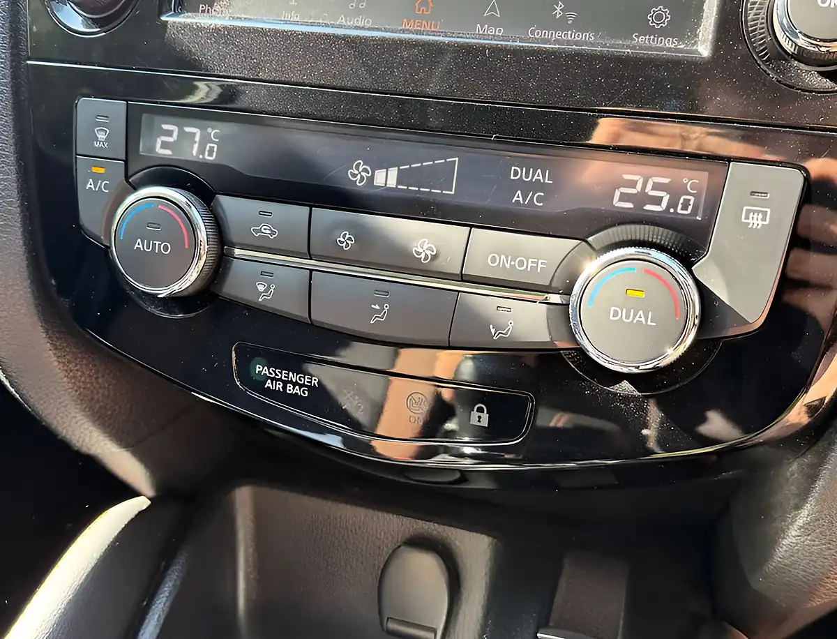 Used 2019 Nissan Qashqai N-Motion Gun Metallic - Interior and Exterior details 16