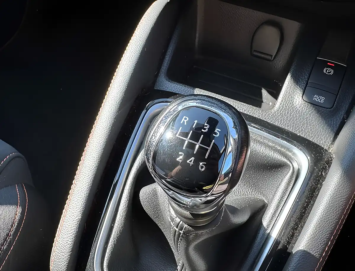 Used 2019 Nissan Qashqai N-Motion Gun Metallic - Interior and Exterior details 17