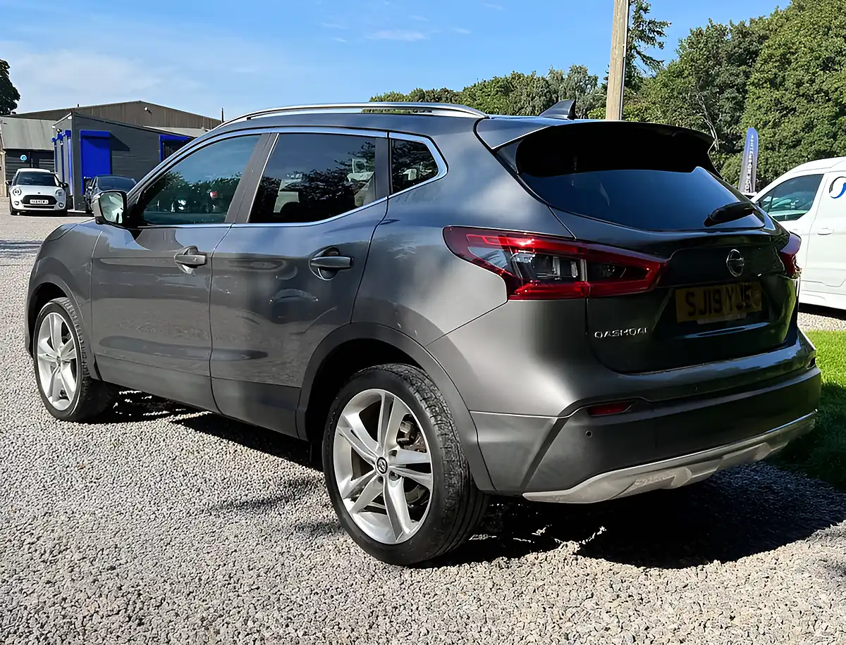 Used 2019 Nissan Qashqai N-Motion Gun Metallic - Interior and Exterior details 5