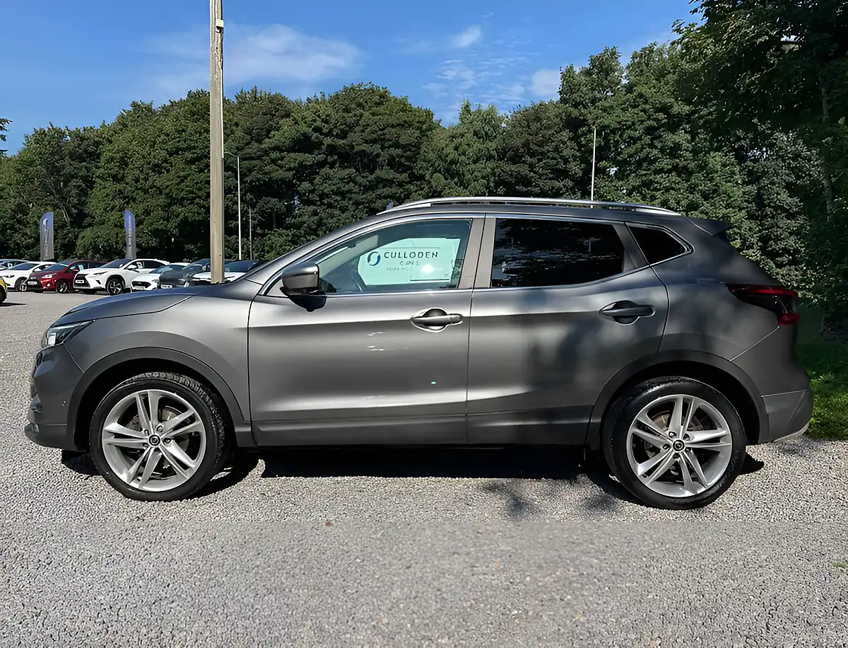 Used 2019 Nissan Qashqai N-Motion Gun Metallic - Interior and Exterior details 6