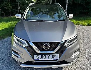 Used 2019 Nissan Qashqai N-Motion Gun Metallic - Interior and Exterior details 8