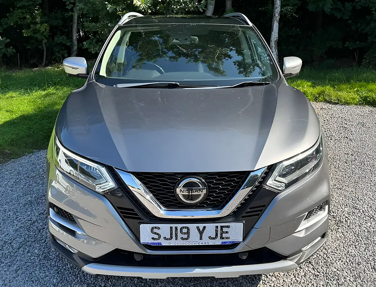 Used 2019 Nissan Qashqai N-Motion Gun Metallic - Interior and Exterior details 8