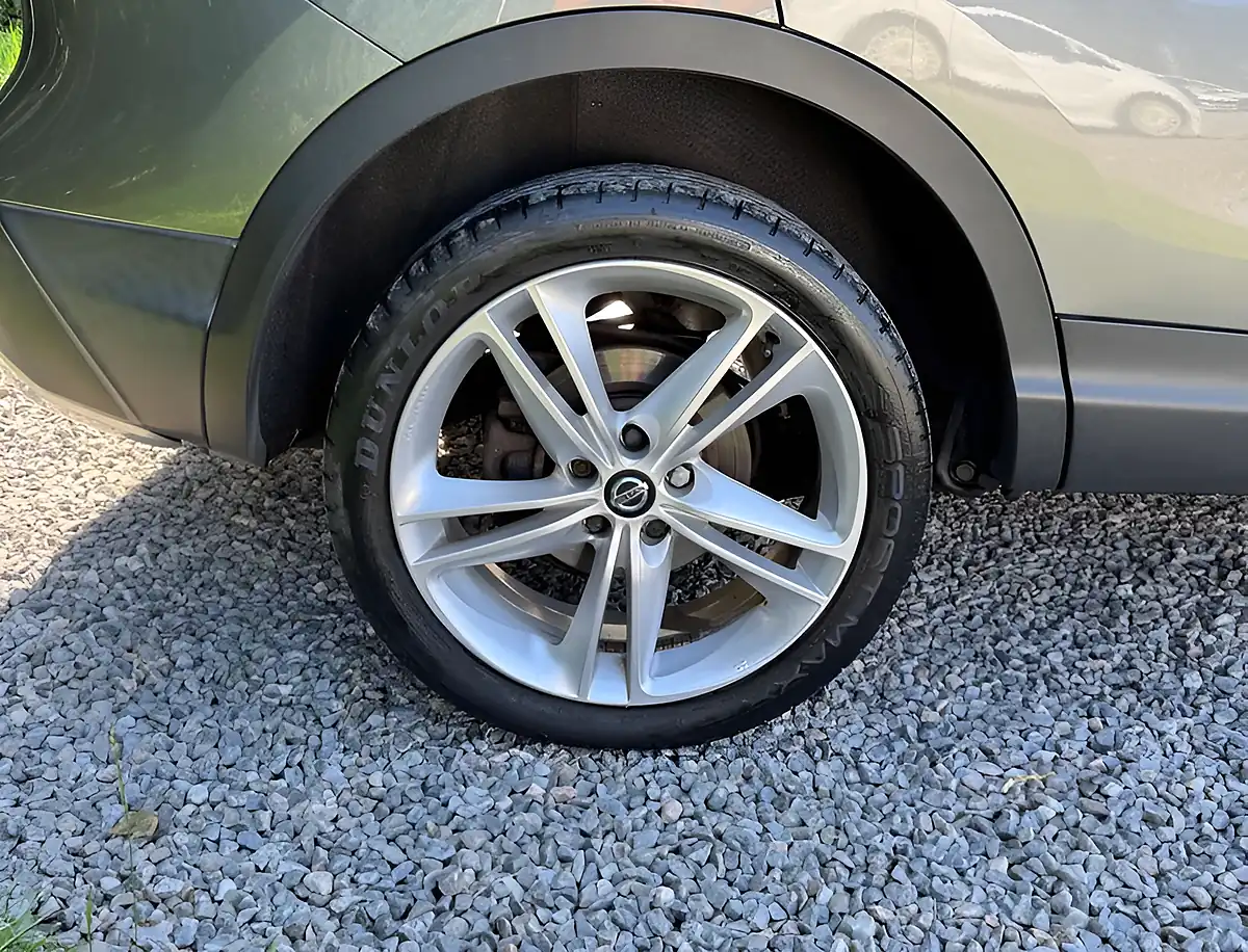 Used 2019 Nissan Qashqai N-Motion Gun Metallic - Interior and Exterior details 9