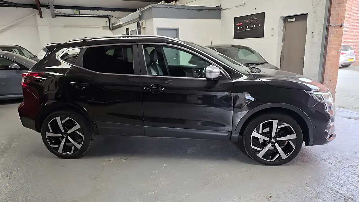 Used 2019 Nissan Qashqai Tekna+ Black - Interior and Exterior details 7