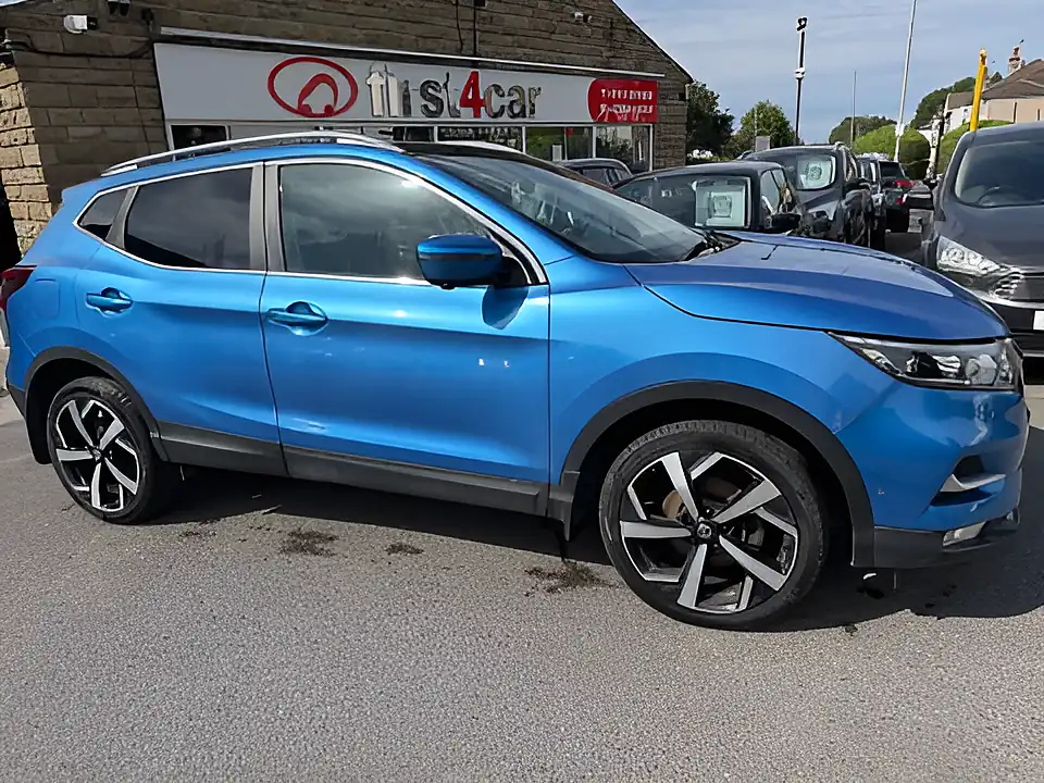 Used 2019 Nissan Qashqai Tekna Blue - Front View