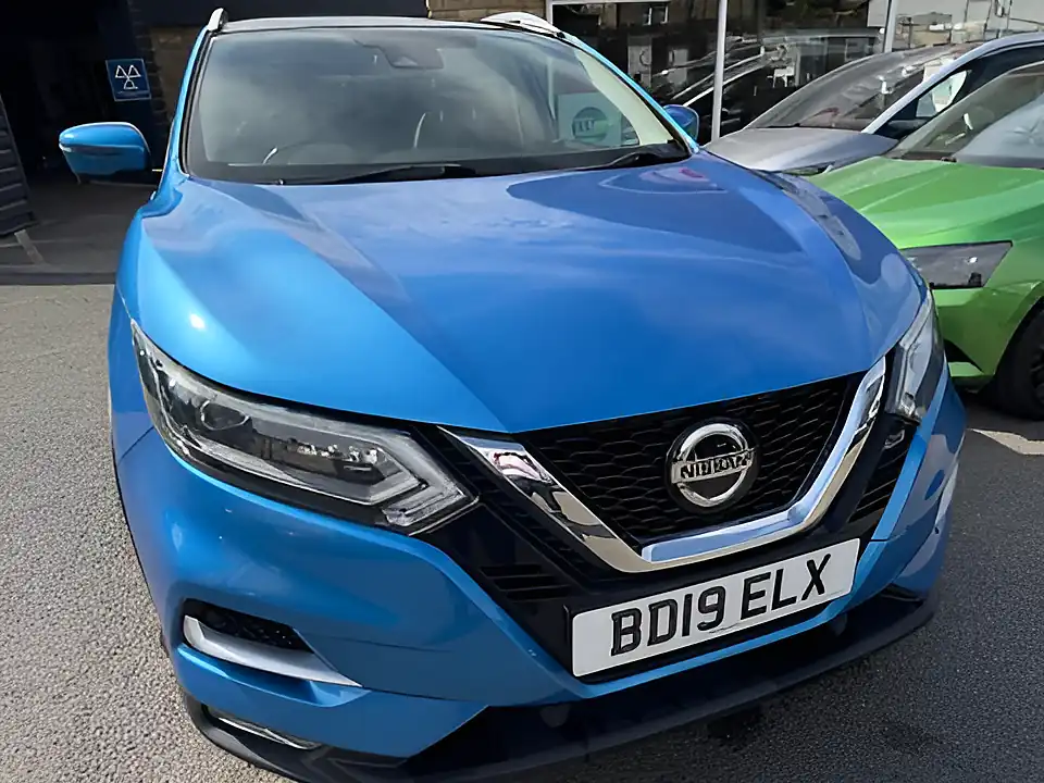 Used 2019 Nissan Qashqai Tekna Blue - Interior and Exterior details 11