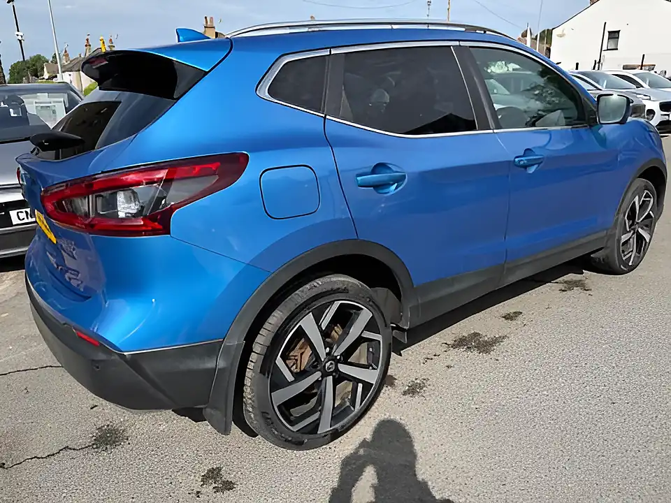 Used 2019 Nissan Qashqai Tekna Blue - Interior and Exterior details 12