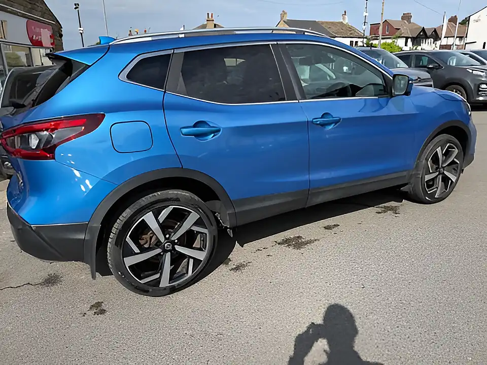 Used 2019 Nissan Qashqai Tekna Blue - Interior and Exterior details 13