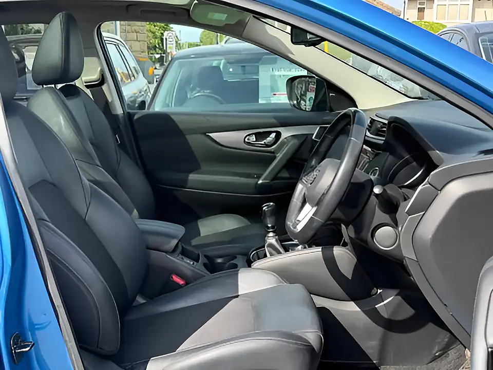 Used 2019 Nissan Qashqai Tekna Blue - Interior and Exterior details 15