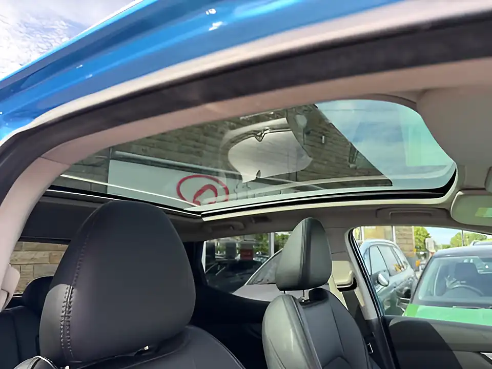 Used 2019 Nissan Qashqai Tekna Blue - Interior and Exterior details 16