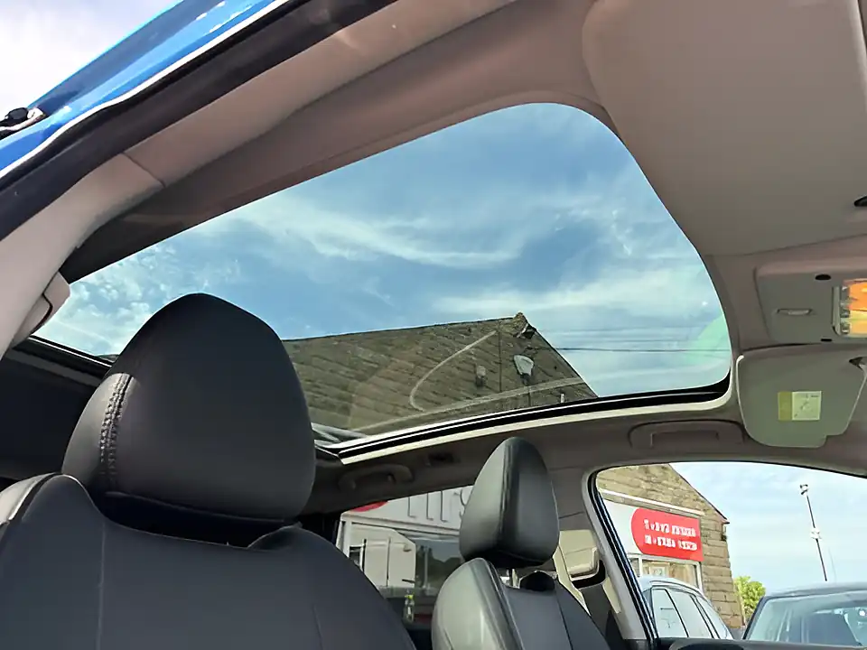 Used 2019 Nissan Qashqai Tekna Blue - Interior and Exterior details 17