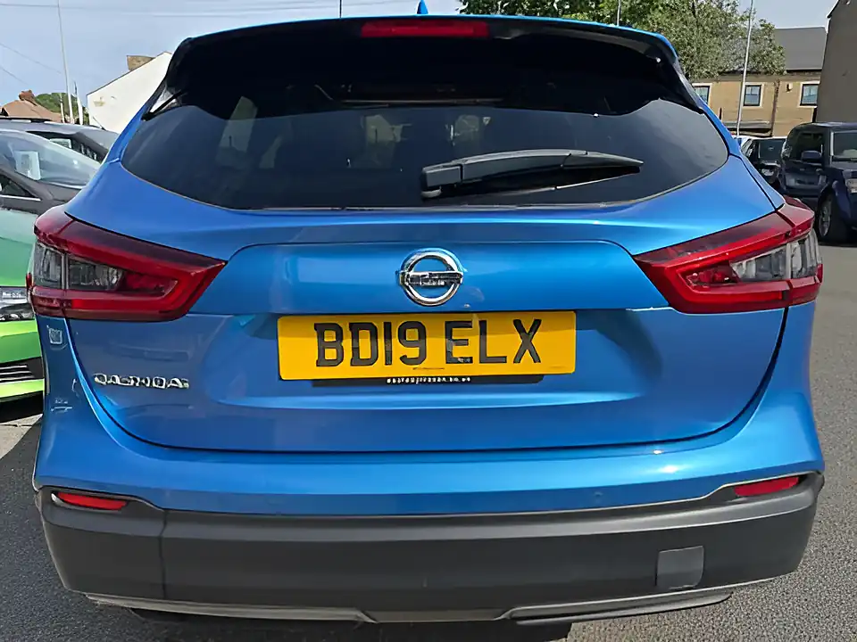 Used 2019 Nissan Qashqai Tekna Blue - Interior and Exterior details 9