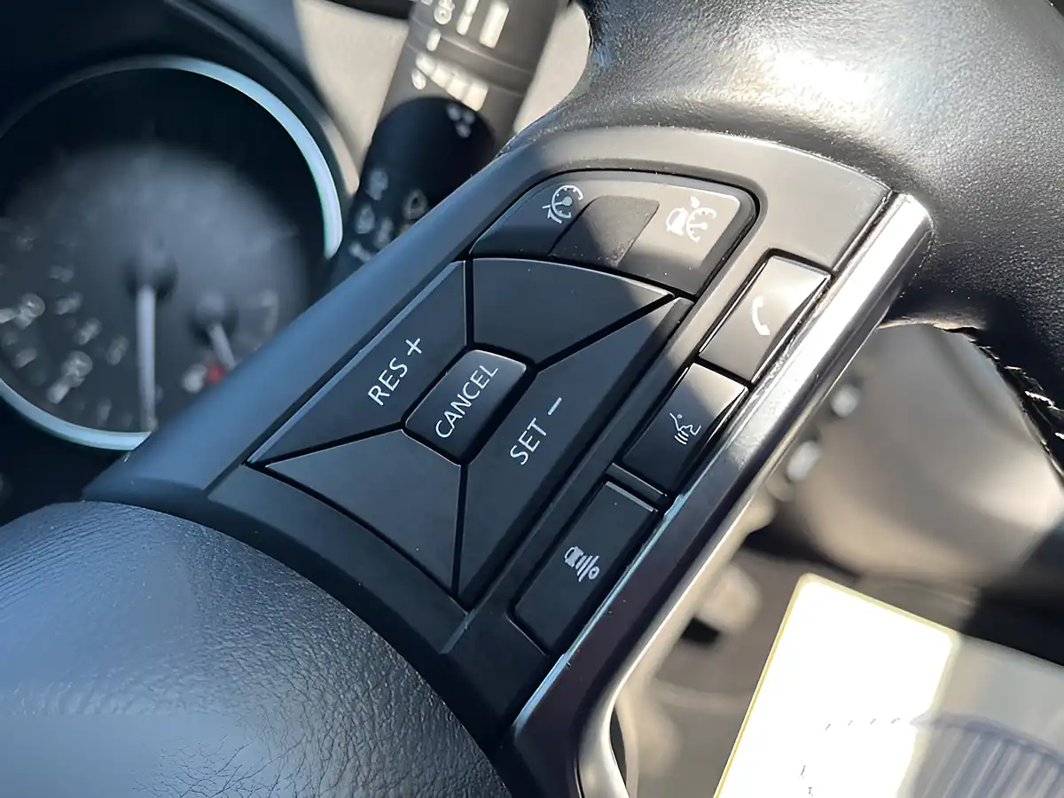 Used 2019 Nissan Qashqai Tekna+ Blue - Interior and Exterior details 17