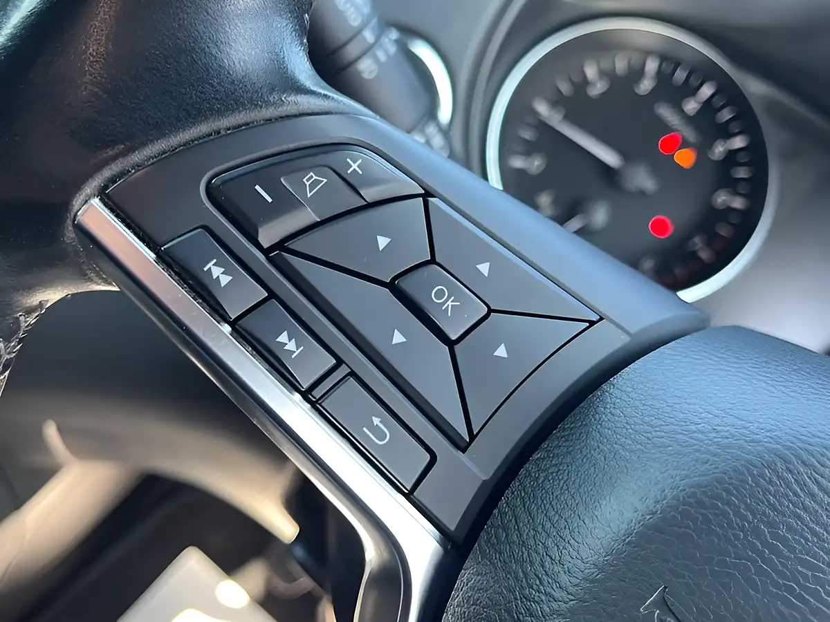 Used 2019 Nissan Qashqai Tekna+ Blue - Interior and Exterior details 19