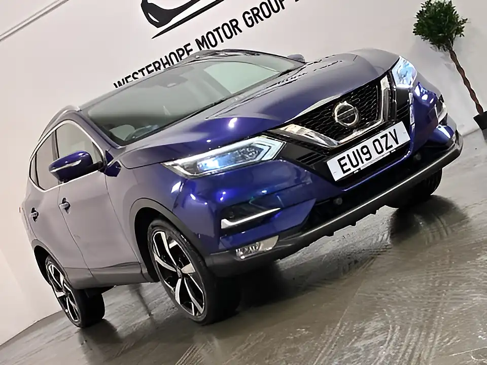 Used 2019 Nissan Qashqai Tekna Blue - Interior and Exterior details 17