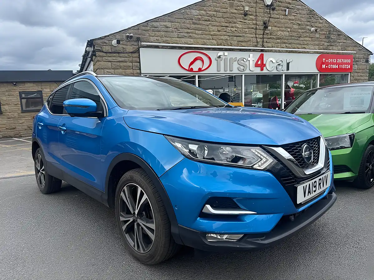 Used 2019 Nissan Qashqai Tekna Grey - Front View