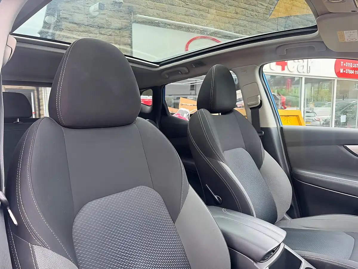 Used 2019 Nissan Qashqai Tekna Grey - Interior and Exterior details 3