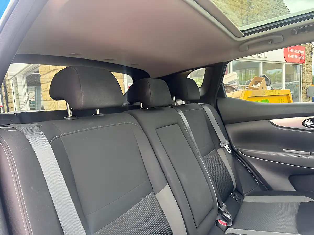 Used 2019 Nissan Qashqai Tekna Grey - Interior and Exterior details 4