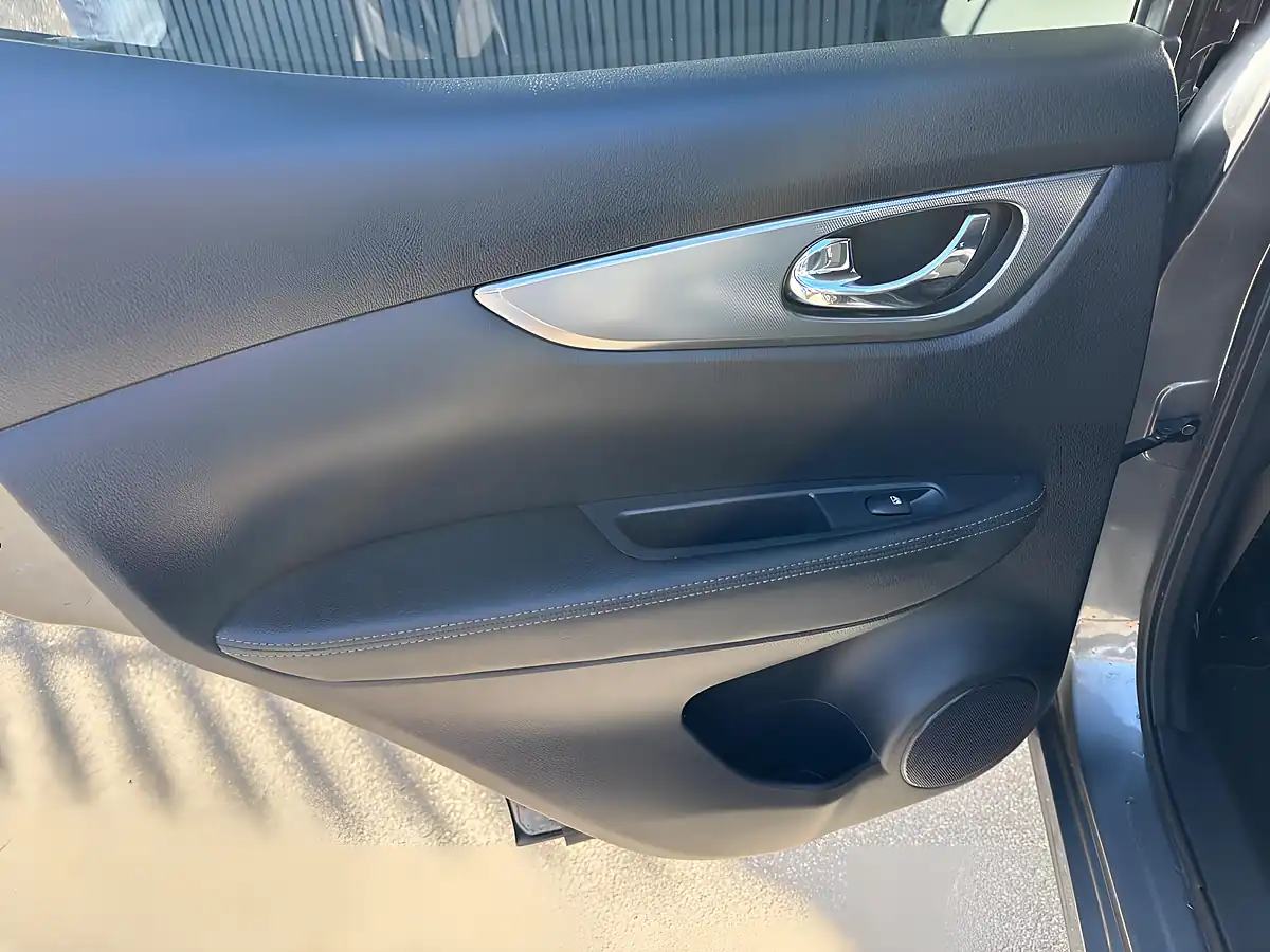 Used 2019 Nissan Qashqai Tekna Grey - Interior and Exterior details 13