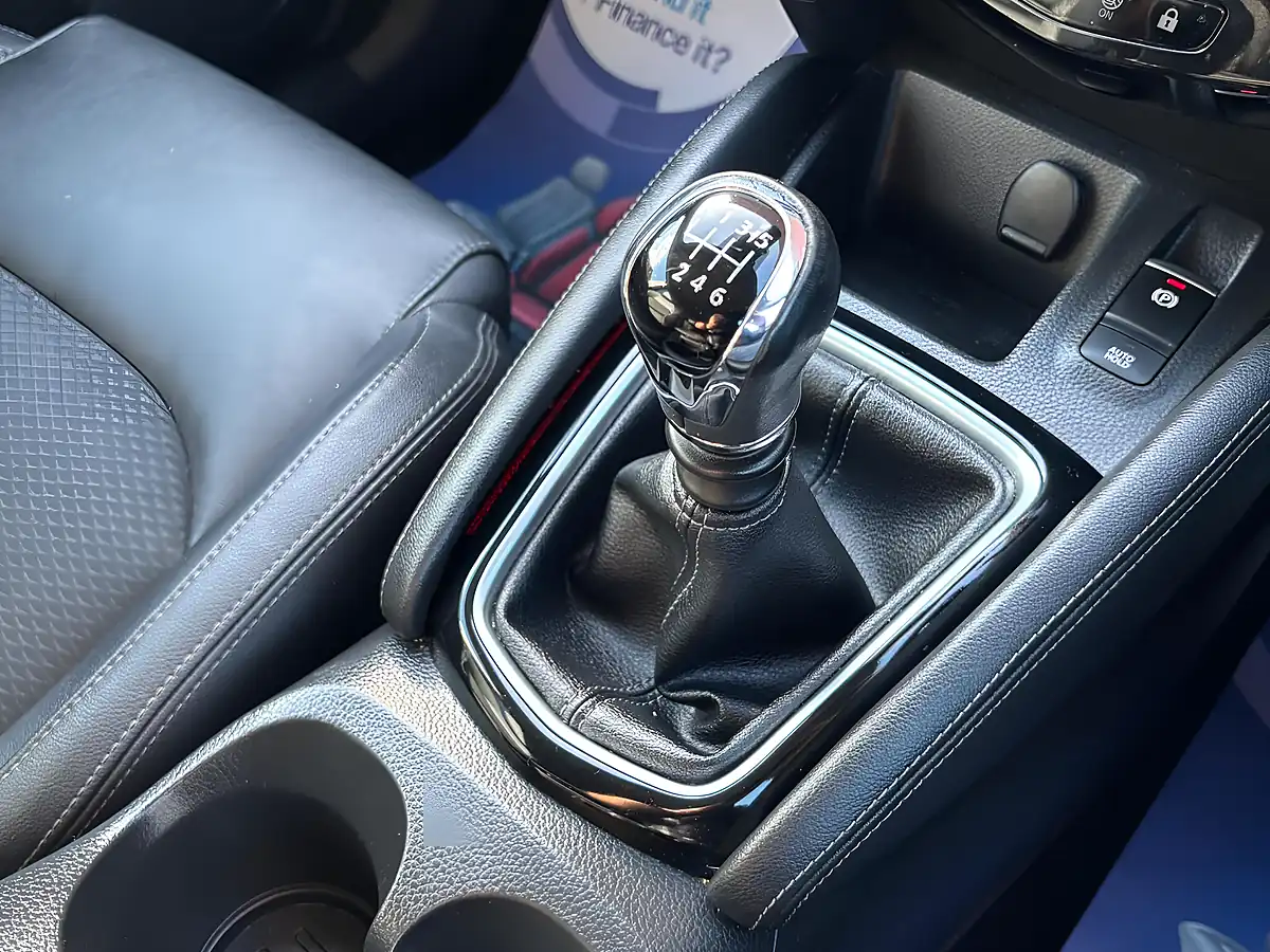 Used 2019 Nissan Qashqai Tekna Grey - Interior and Exterior details 19