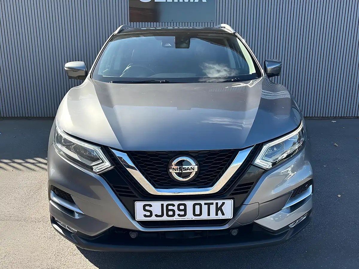 Used 2019 Nissan Qashqai Tekna Grey - Interior and Exterior details 3