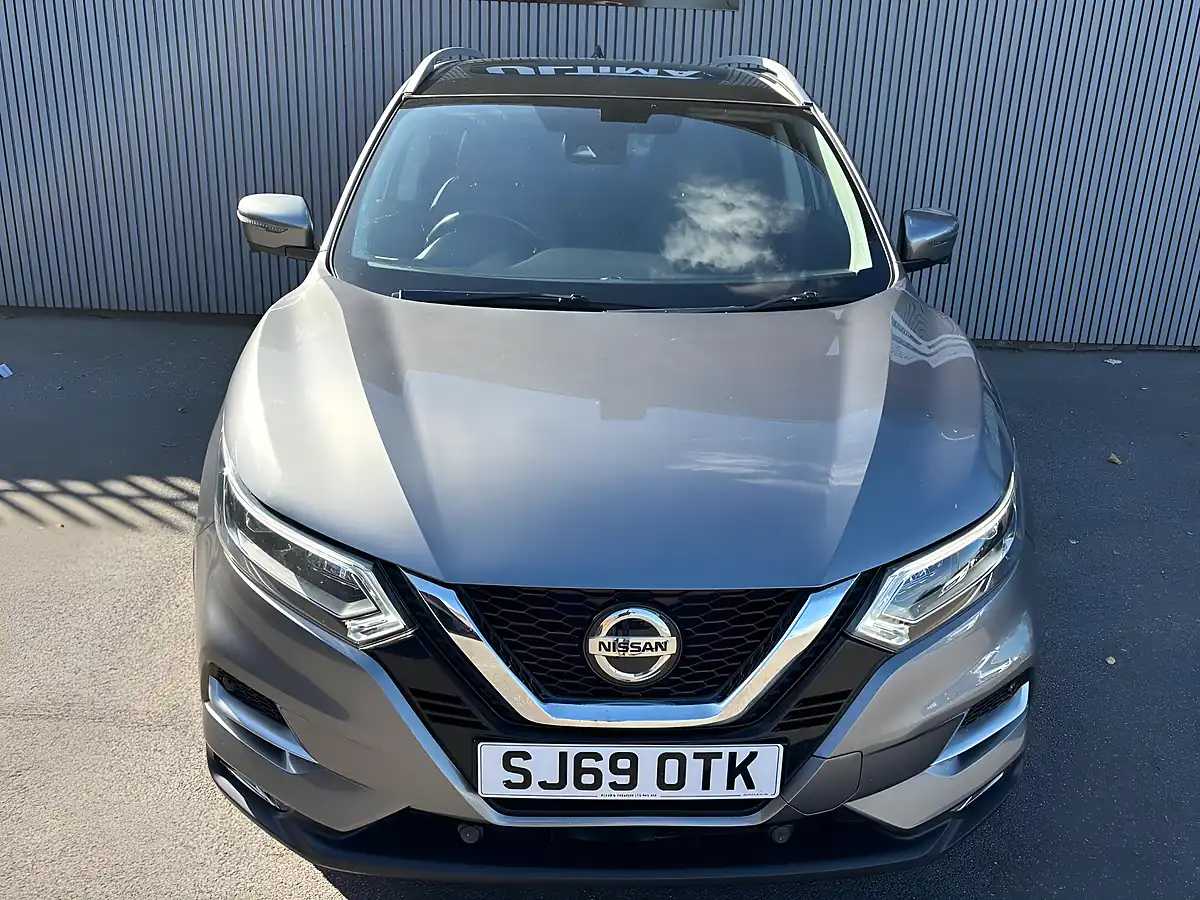 Used 2019 Nissan Qashqai Tekna Grey - Interior and Exterior details 4